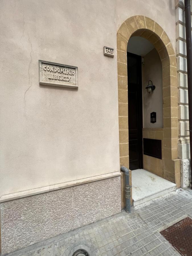 Apartamento La Casa Di Nina Bríndisi Exterior foto