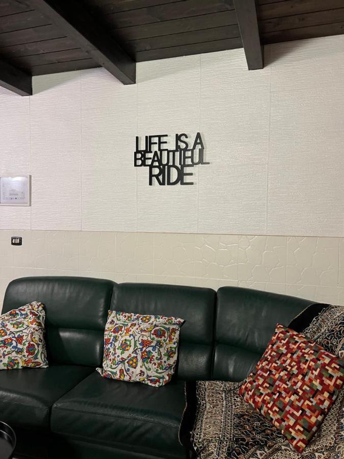 Apartamento La Casa Di Nina Bríndisi Exterior foto