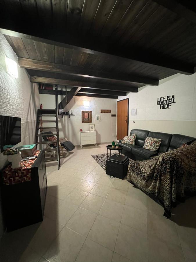 Apartamento La Casa Di Nina Bríndisi Exterior foto